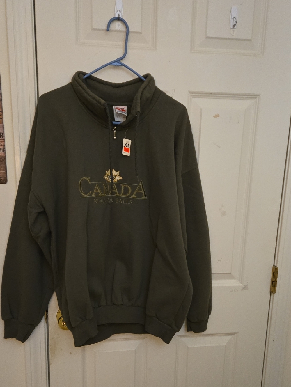 Canada Niagara Falls Olive Green Pullover Sweater